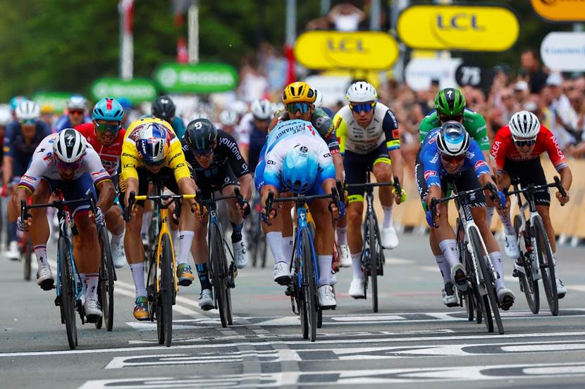 GROENEWEGEN ESPRINTA A LA VICTORIA DE LA 3RA ETAPA EN EL TOUR DE FRANCE!