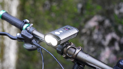 Luz delantera Ravemen PR1400
