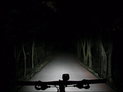 Luz delantera Ravemen PR1000